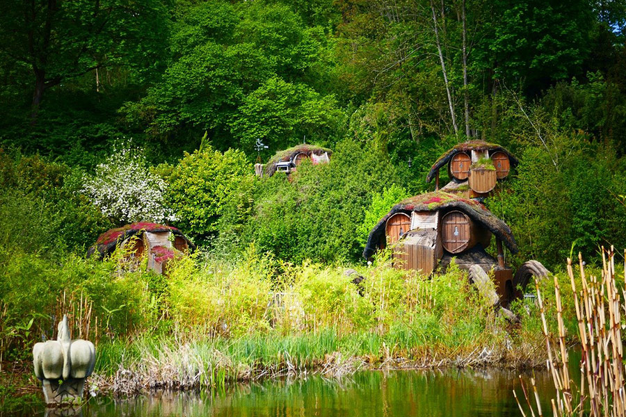 Garden gondola outdoor