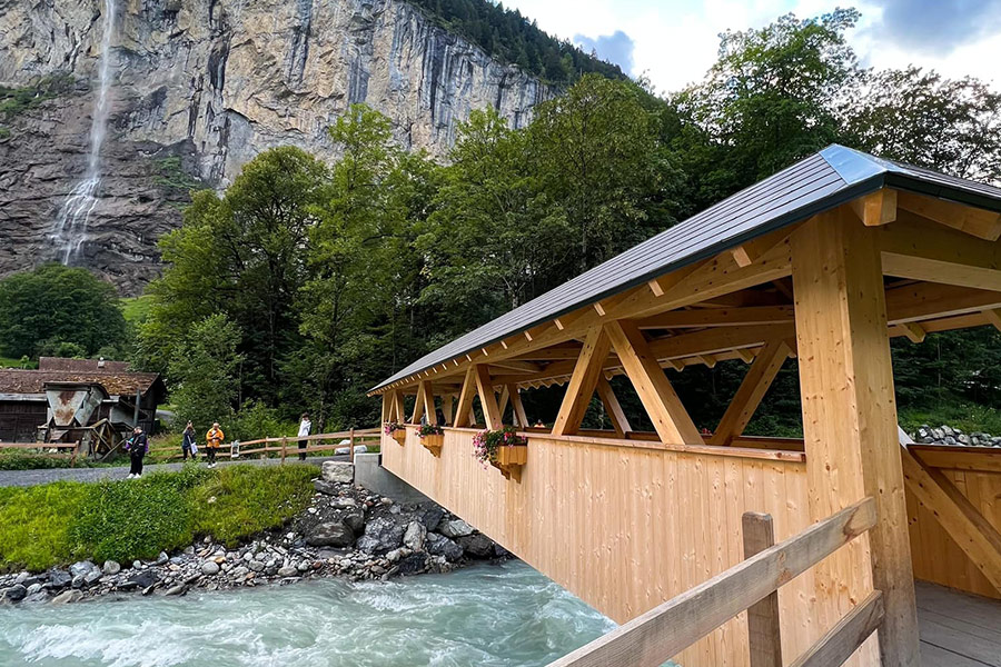 Wooden side bridge