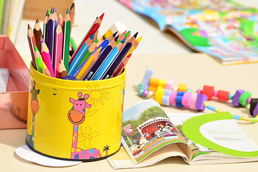 Colored pencils pen box