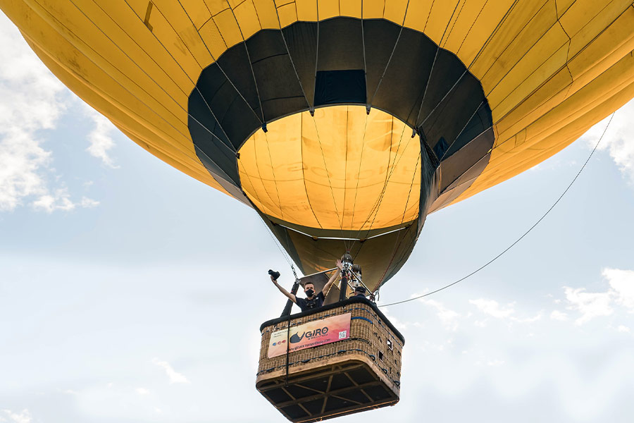 Man ballooning
