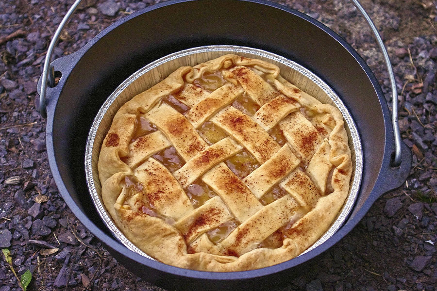 Dutch oven apple pie