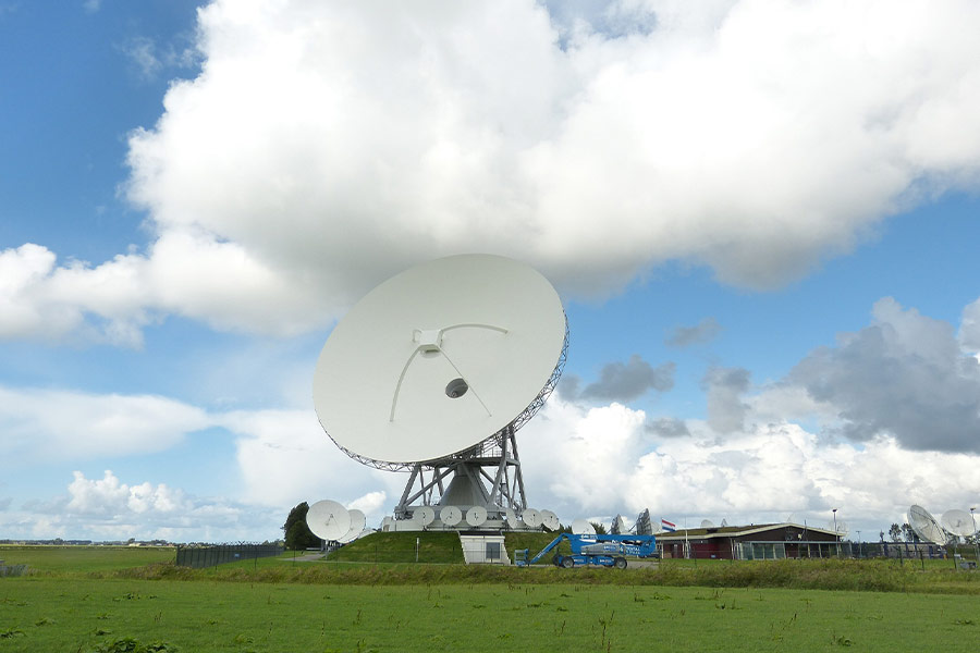 Netherlands radio satellite
