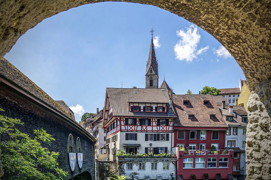 Passage tunnel view wall