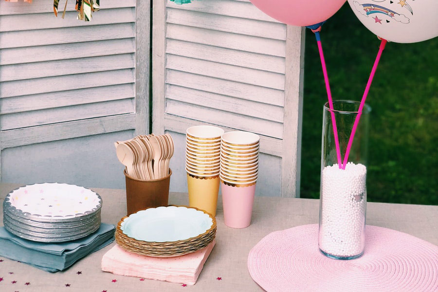 Table with paper plates and balloons