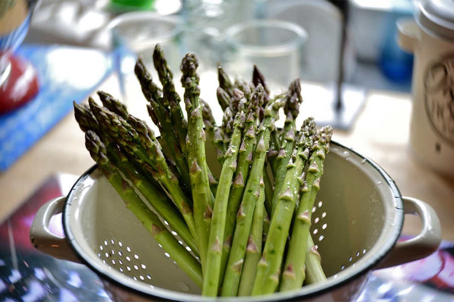 Asparagus in pan