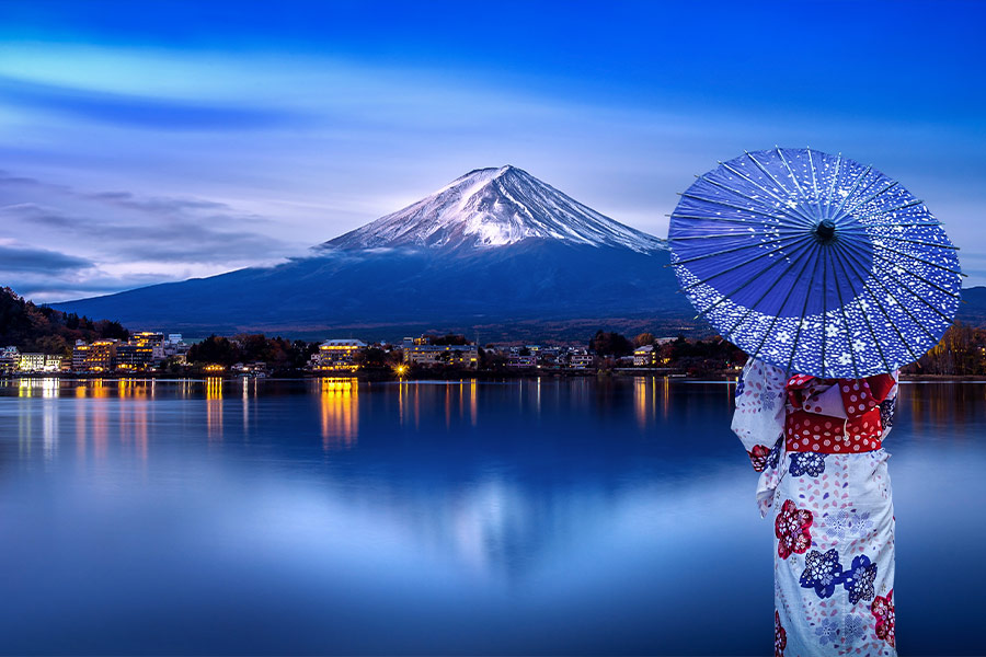 Asian woman wearing kimono at Fuji mountain