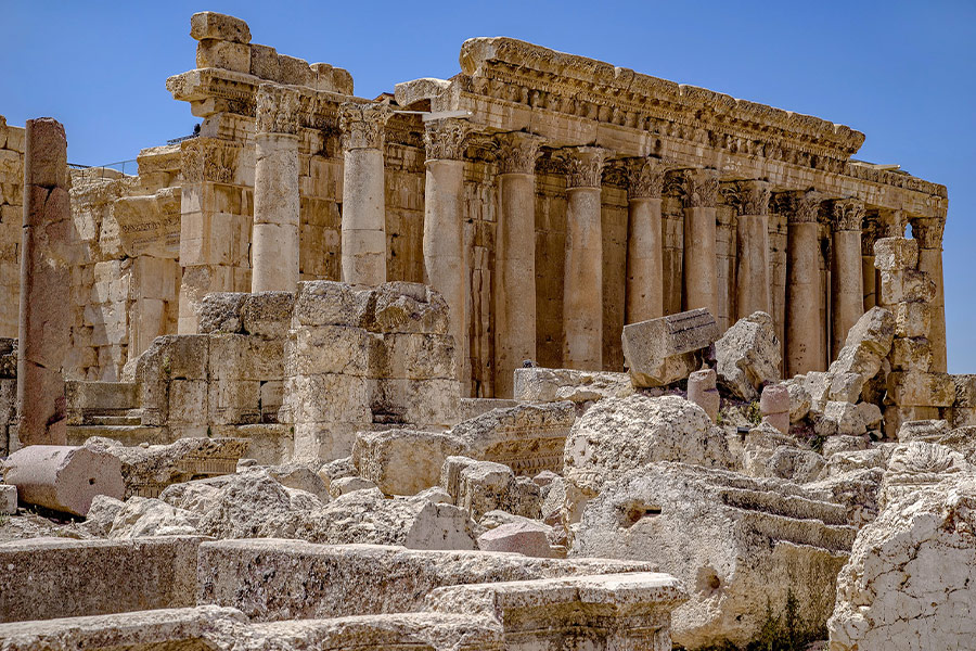 Roman antique temple architecture