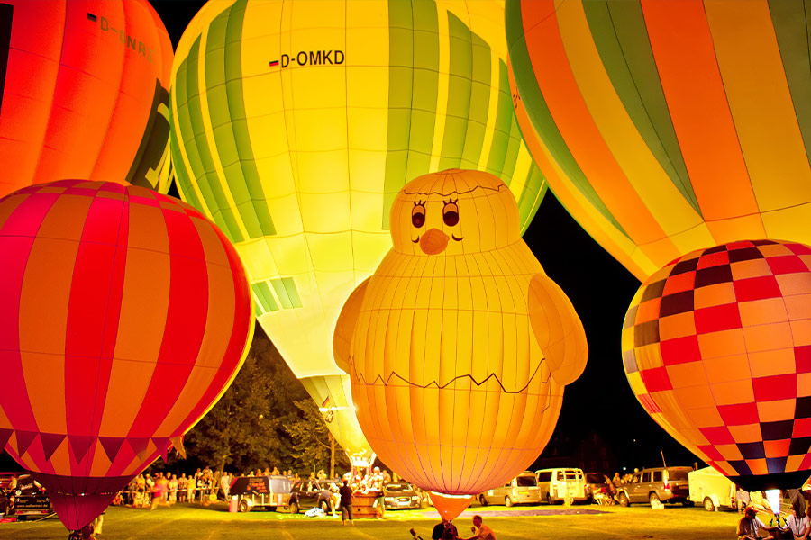 Hot air balloon night glow