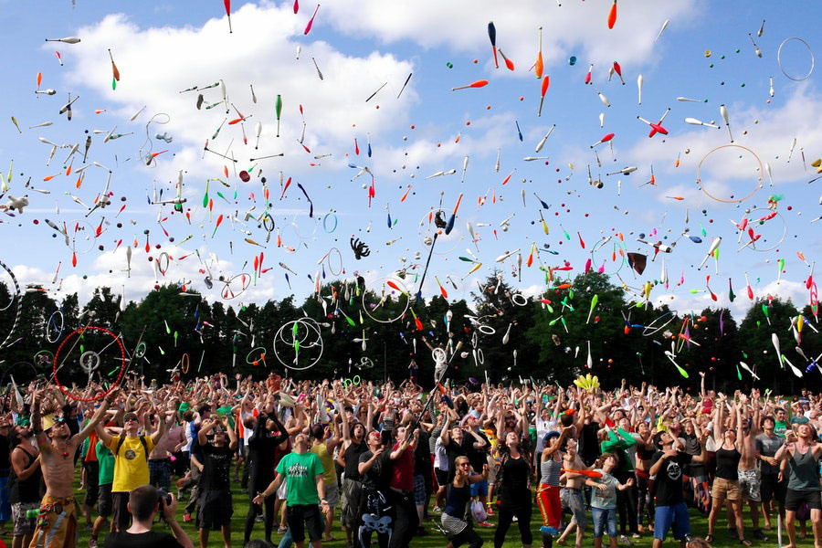 People throwings pins