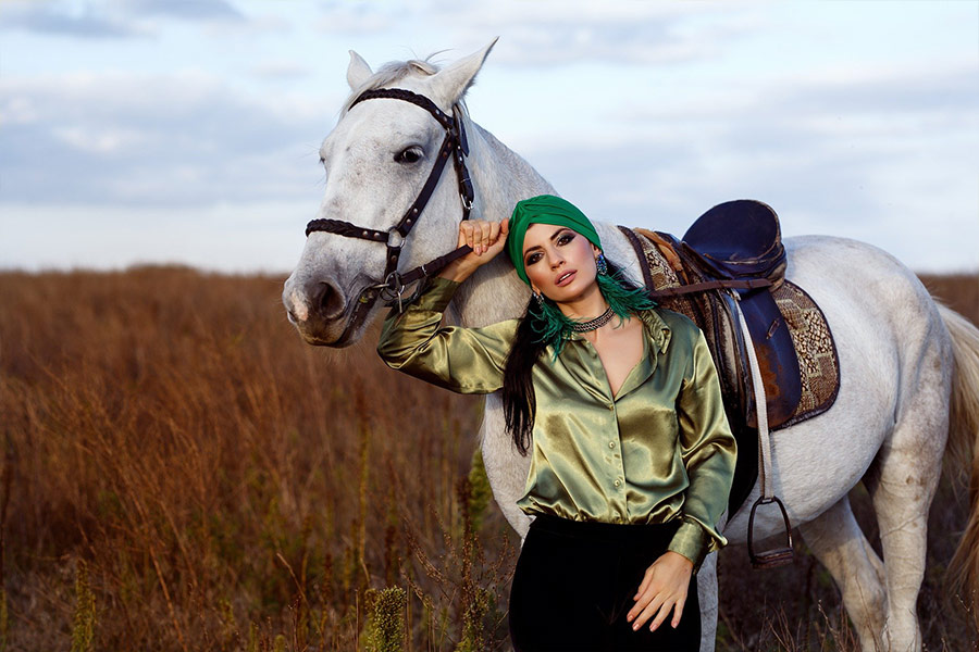 Turban glamour beauty horse