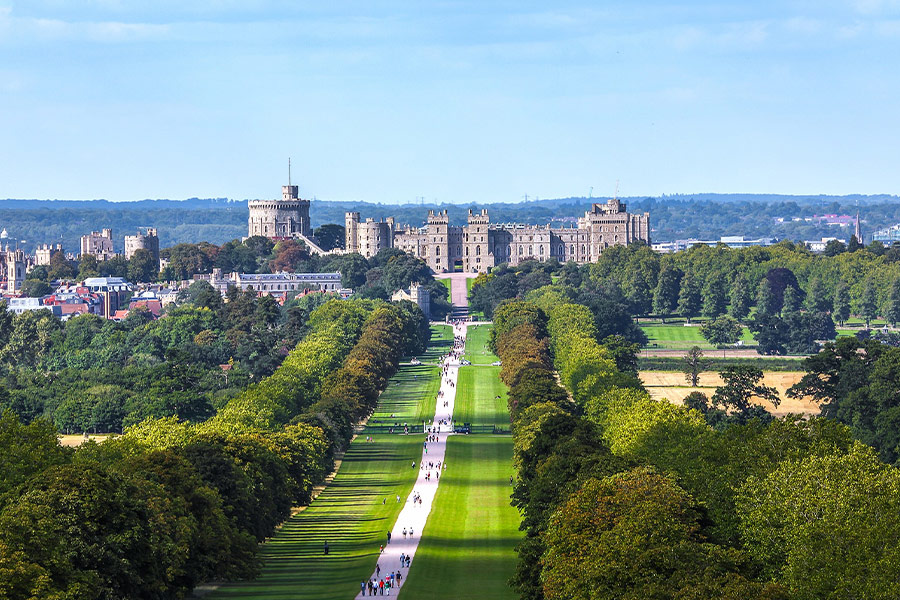 Windsor castle park building alley