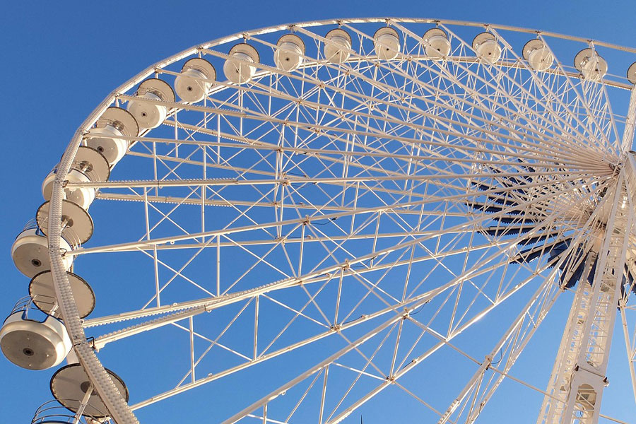 Ferris wheel with strong visual similarities