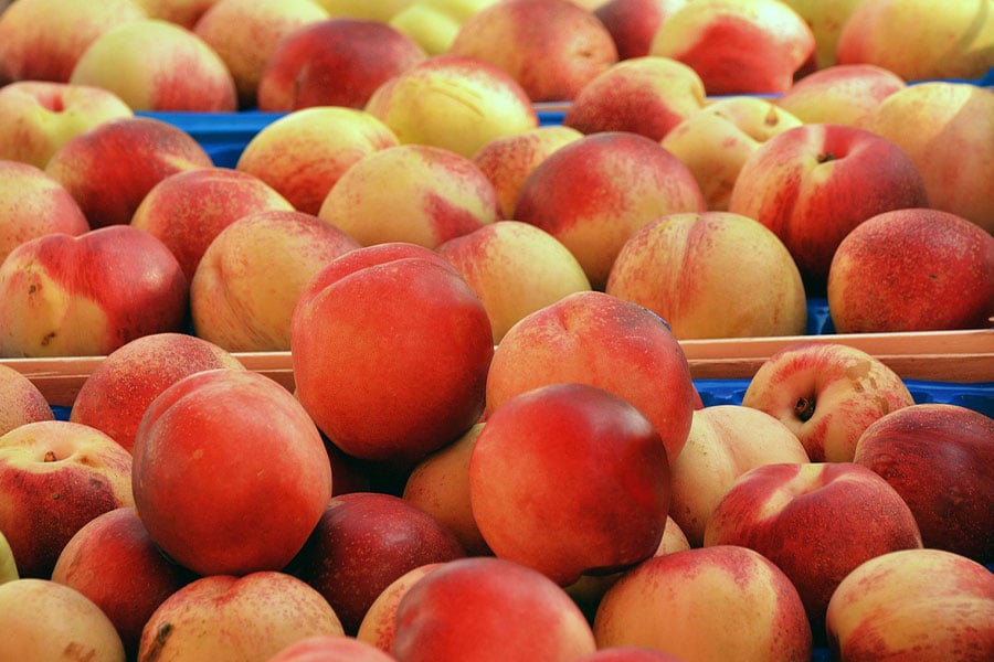 Quantity of fresh peaches