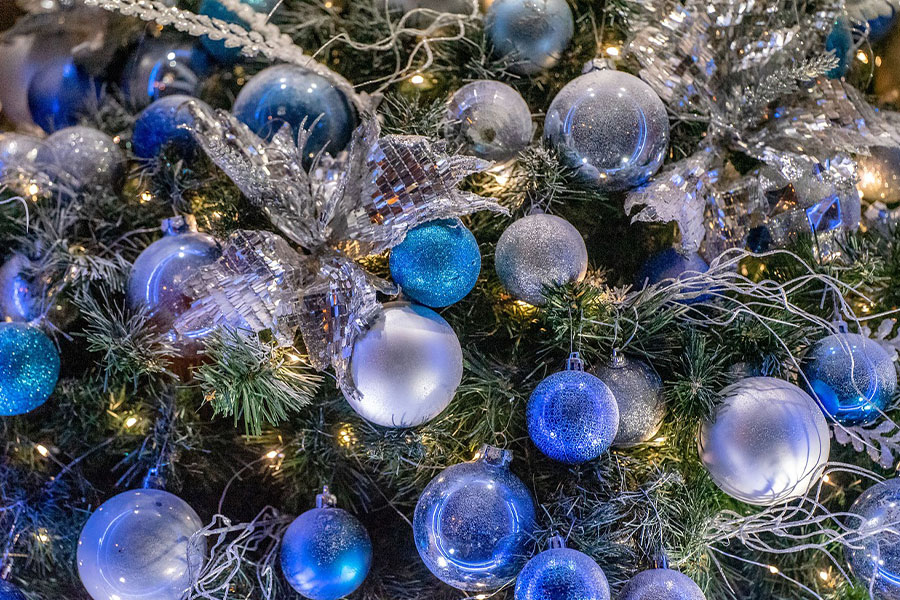 Albero di Natale decorato