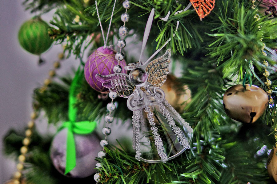 Ornamento di Natale in vetro a forma di angelo