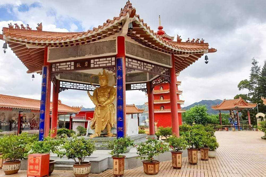 Statua del Buddha, uno dei mille Buddha di Sha Tin