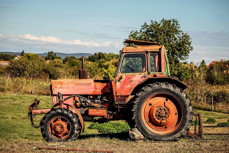 Vecchio trattore agricolo non usato