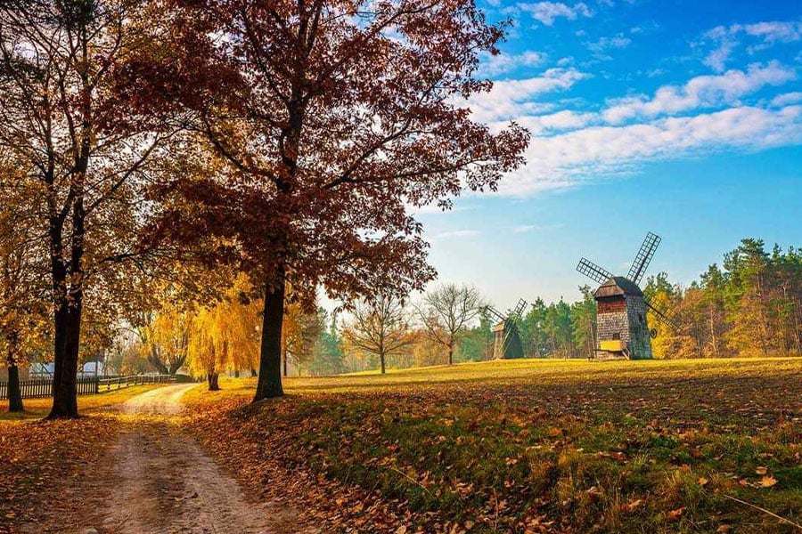 En Warmia Masuria de Polonia paisaje otoñal