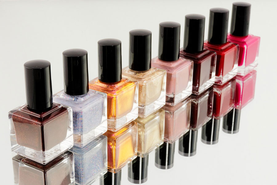 Colori per unghie alla moda