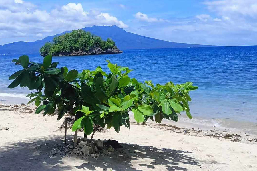 Weißer Strand von Molopolo