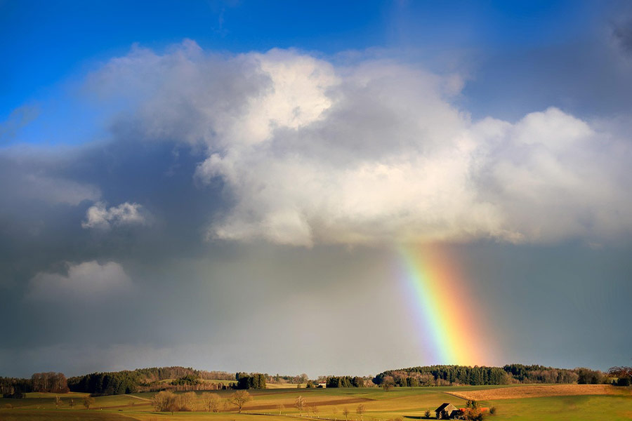 Regenbogen Natur bewölkt