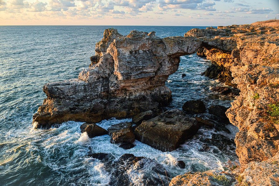 Scogliere della Bulgaria in riva al mare