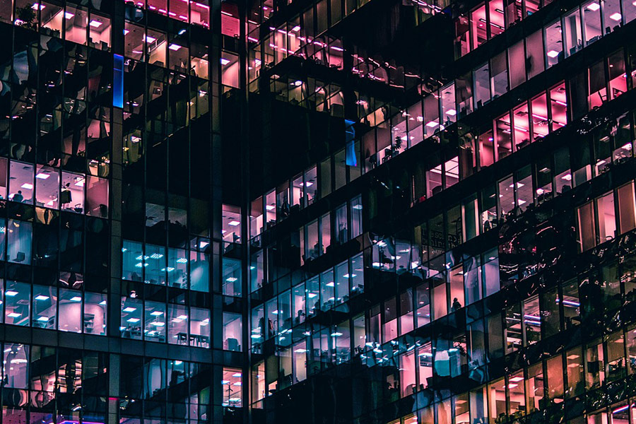 Fenêtres des bureaux d'architecture des bâtiments urbains