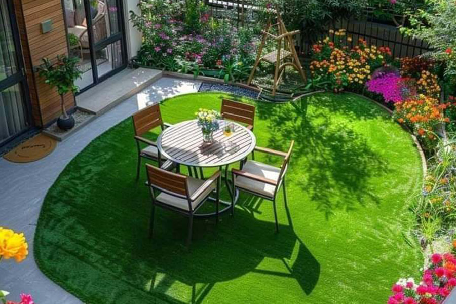 Bellissimo stile da giardino nel cortile di casa