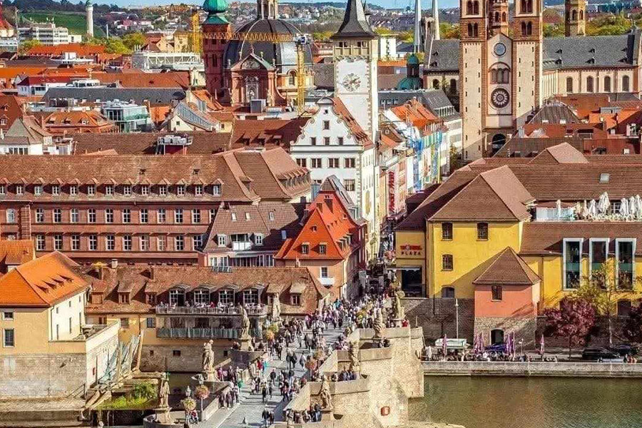 Vecchio ponte principale a Würzburg, Germania