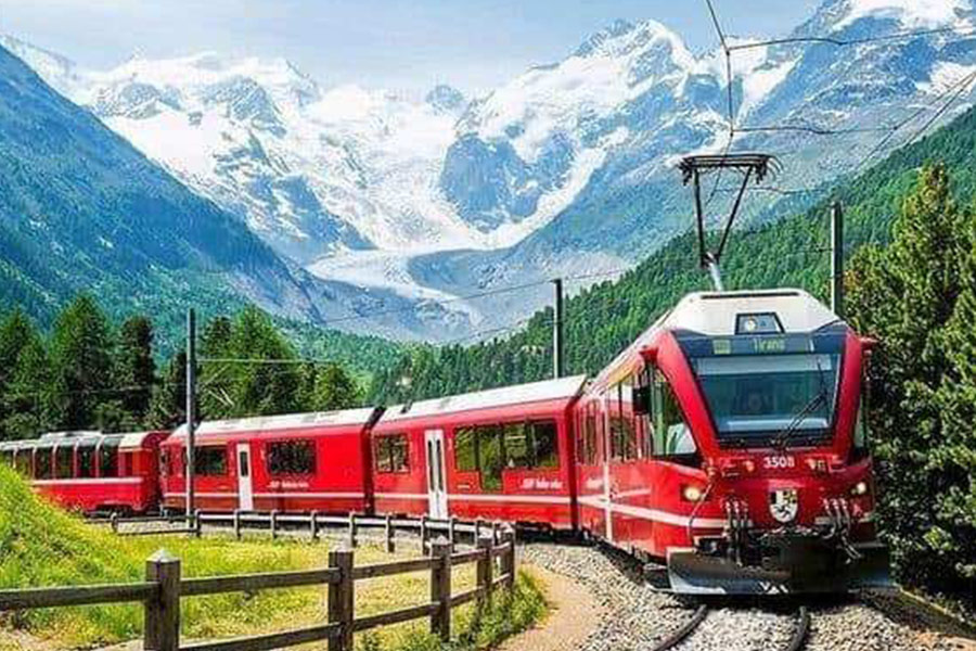 Trenino espresso rosso del Bernina