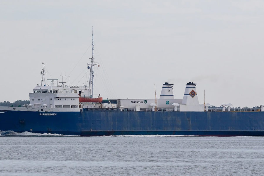 Una nave cargo