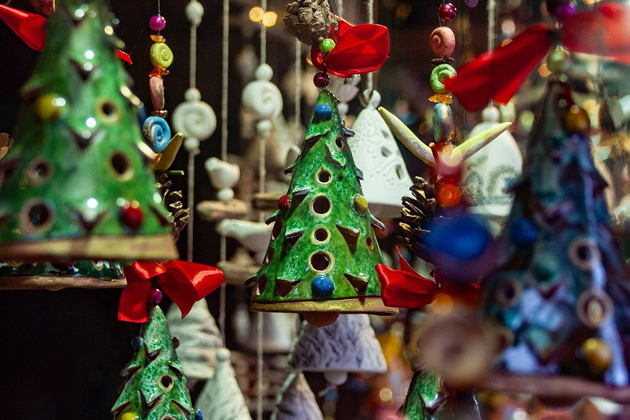 Decorazioni natalizie in ceramica