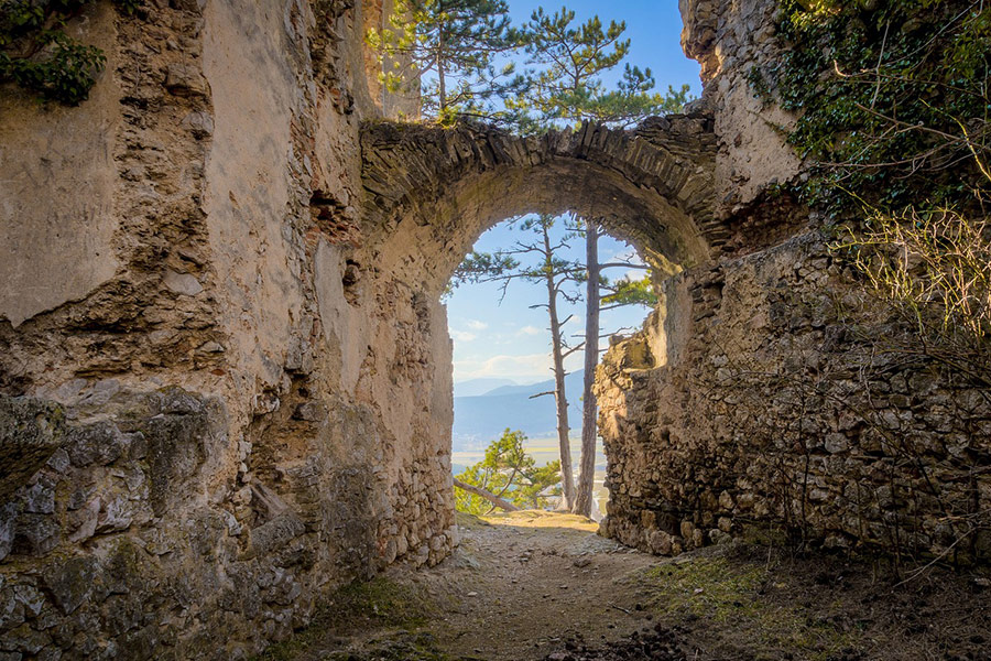 Complesso di castello in rovina