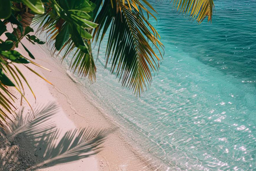 Strand mit sehr schöner Wasserfarbe