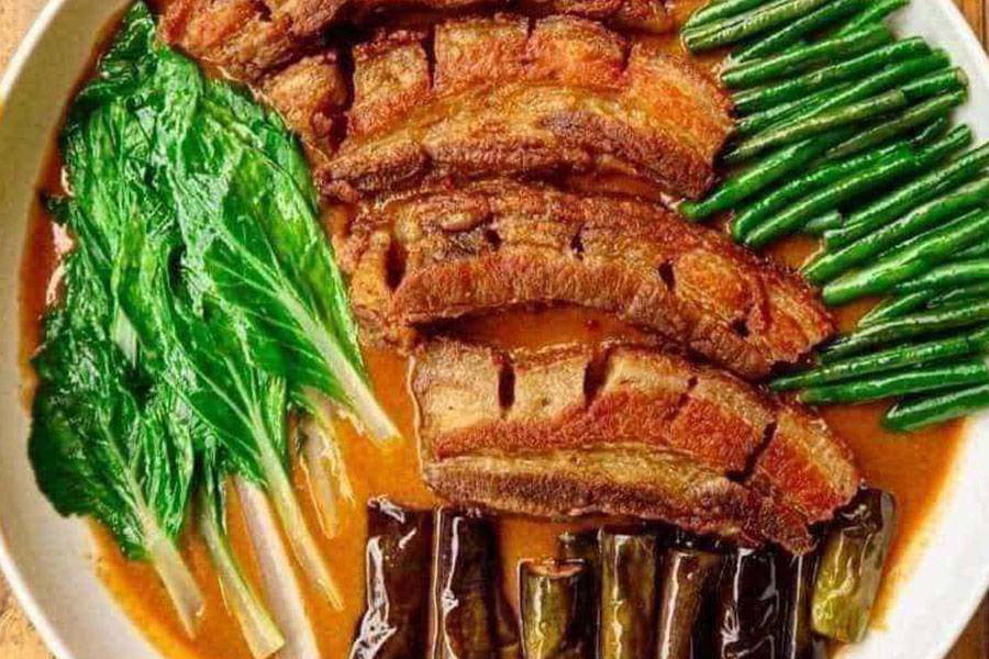 Knapperig varkensvlees kare kare