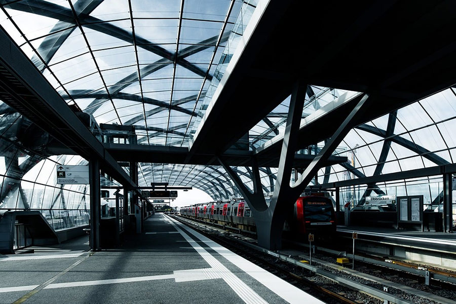 Architectuur van de metro van het treinstation van Hamburg