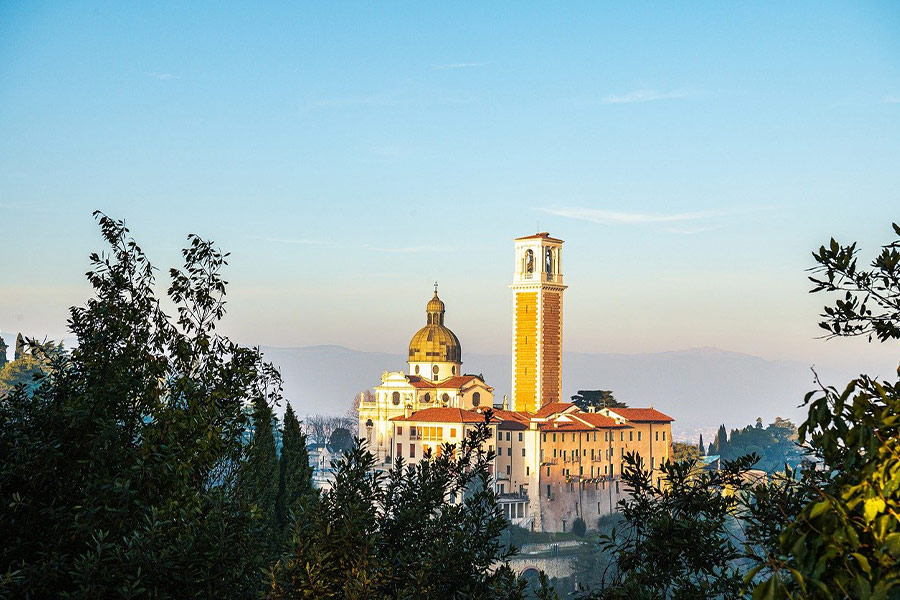 Torre della chiesa santuario della nostra signora