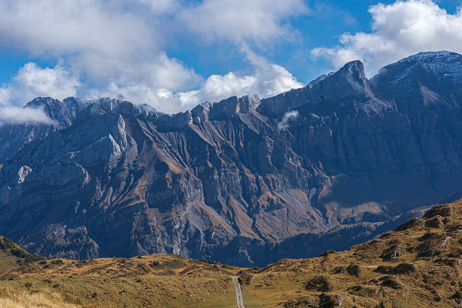 Paesaggio montano Svizzera vicino Col de Pillon Canton Vaud
