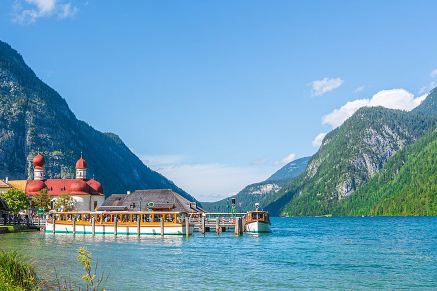 Przystań dla łodzi przy ulicy Konigssee Bartholoma
