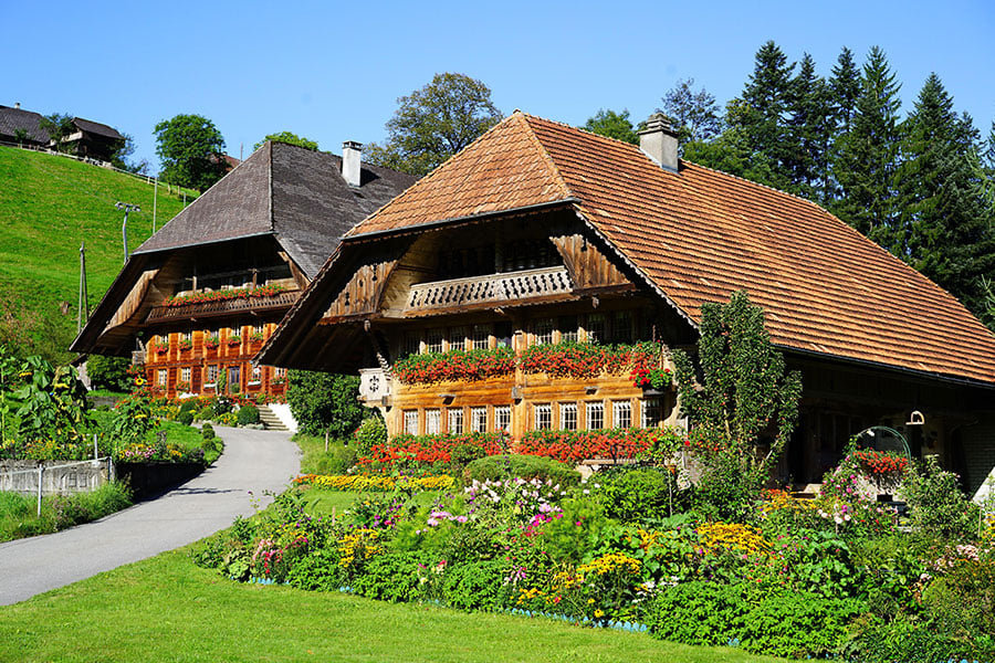 Granjas tradicionales en la región de Emmental, Suiza.