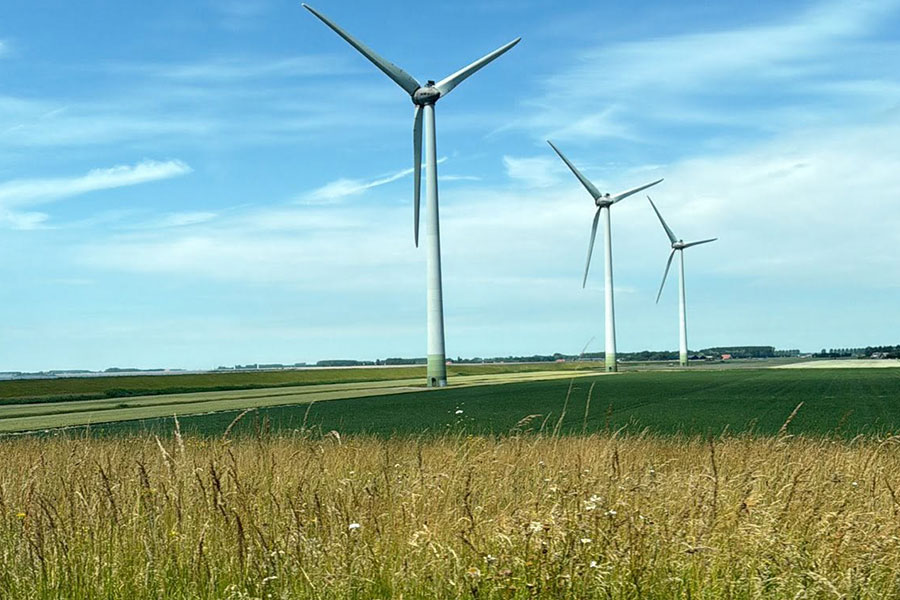 Paisaje con varios aerogeneradores