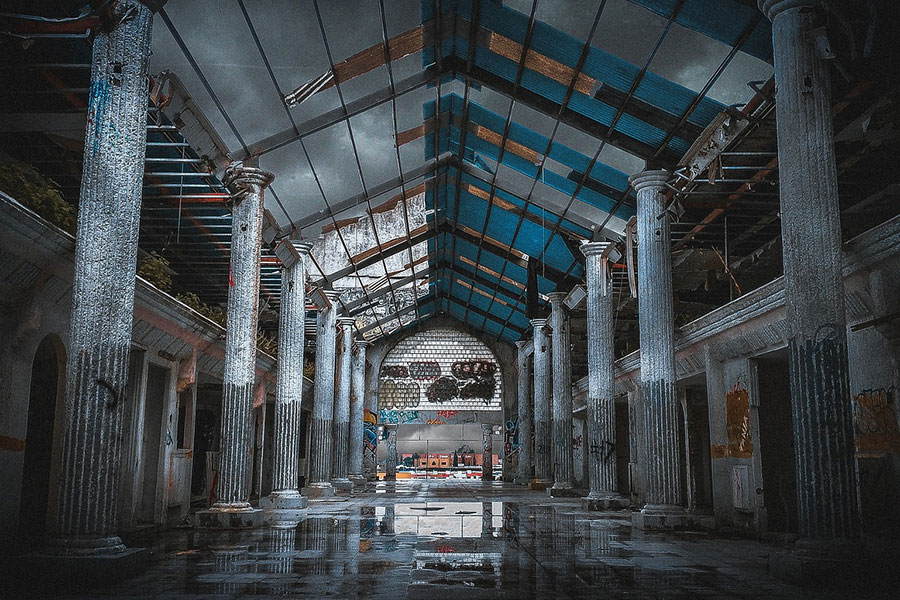 El interior de un edificio abandonado