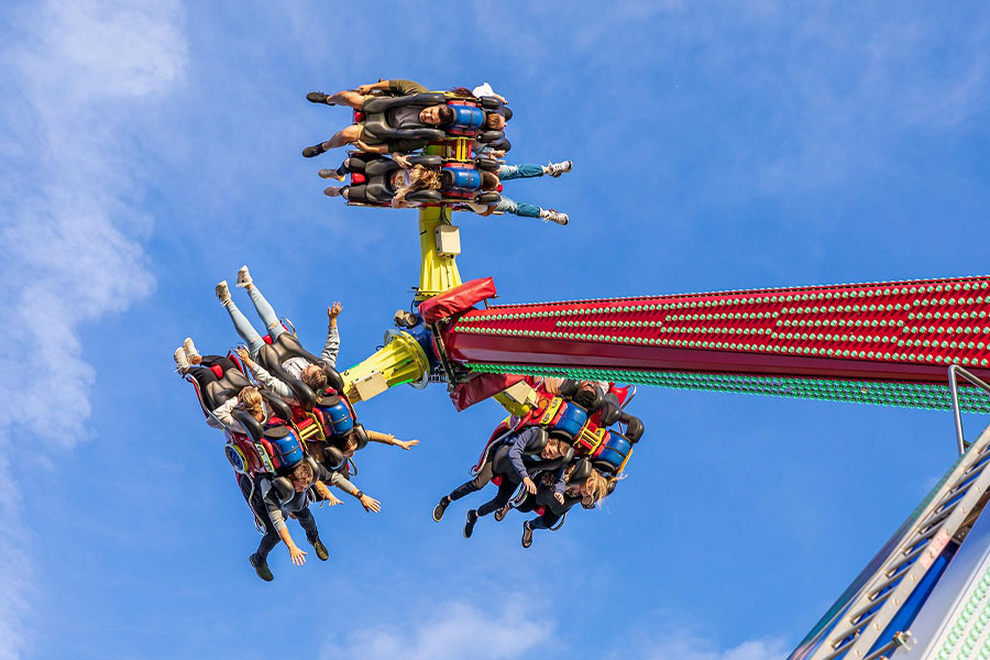 Atracción de feria con escaneo superior