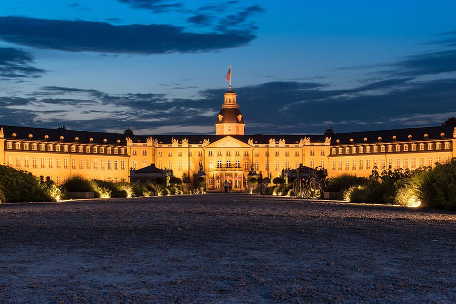 El palacio de Karlsruhe, un impresionante castillo barroco.