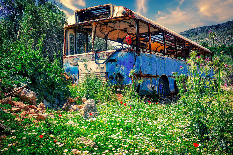Autobús Volvo oxidado abandonado