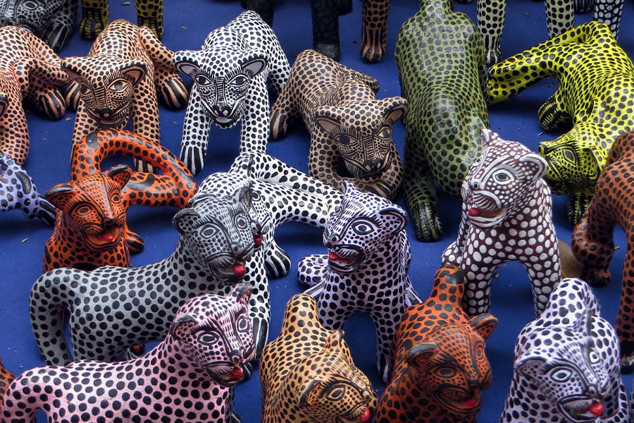 Colección de coloridos alebrijes mexicanos