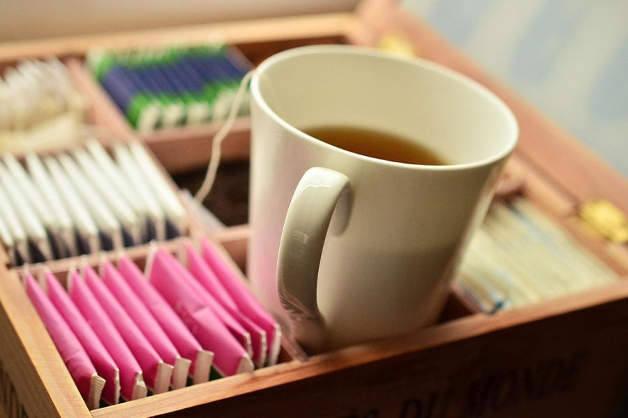 Caja de madera para té con bolsitas de té