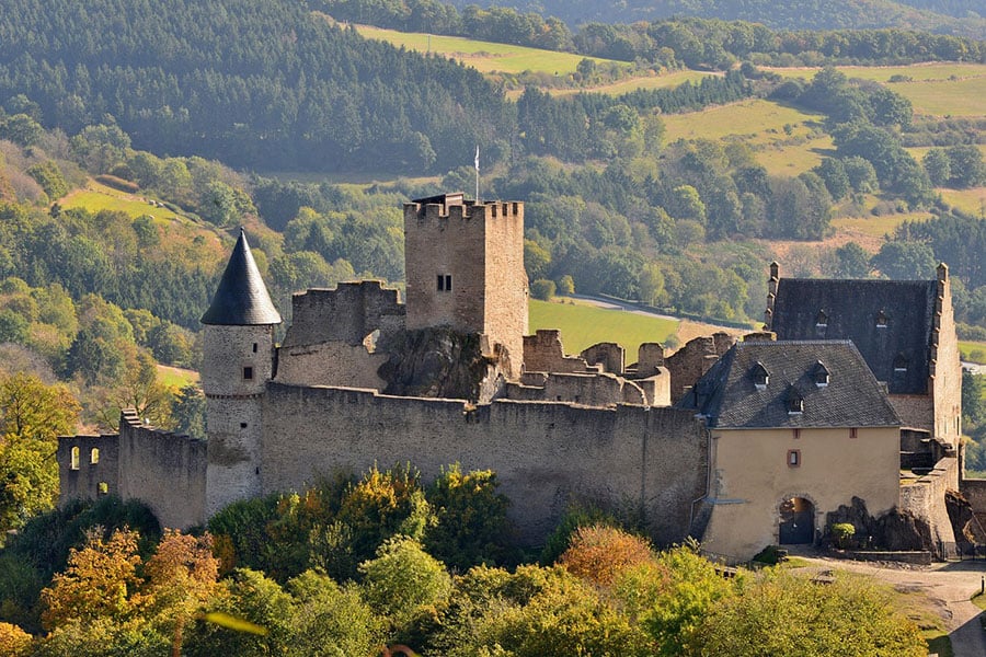 Castillo de Bourscheid La fortaleza más grande de Luxemburgo