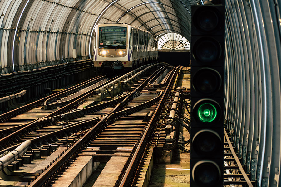 Tren subterráneo, tranvía, sistema de metro de Sofía, Bulgaria