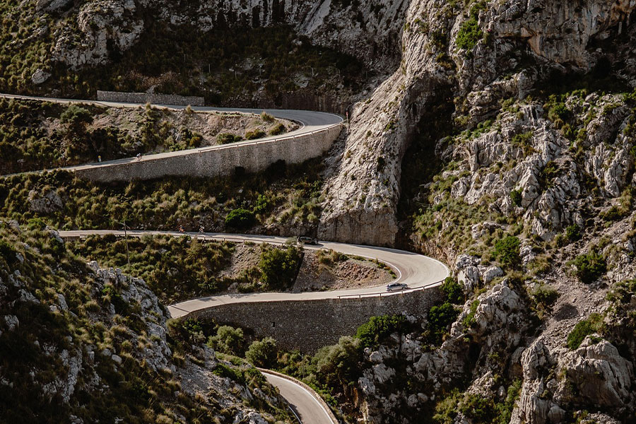 Carretera de montaña sinuosa de Mallorca